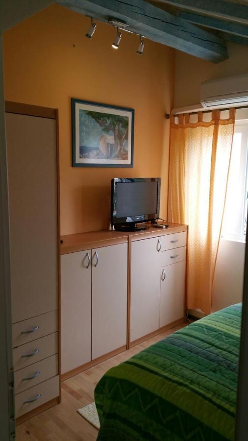 Appartamento Tri Palme Prvic Sepurine Esterno foto