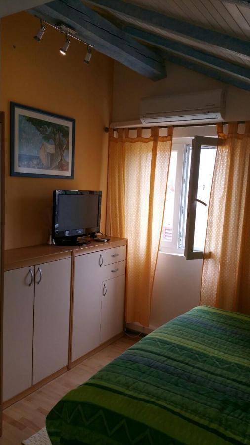 Appartamento Tri Palme Prvic Sepurine Esterno foto