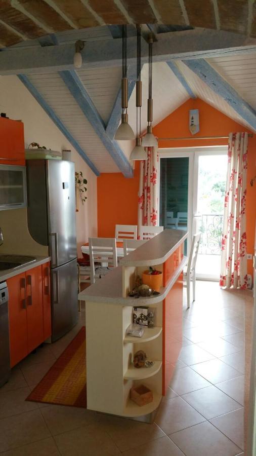 Appartamento Tri Palme Prvic Sepurine Esterno foto